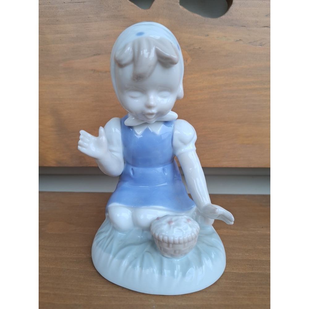 Vintage‎ Collectable Decorative Lego Japan Glazed Porcelain Girl Figurine 6-7"